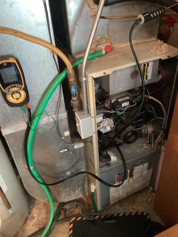 Performed scheduled maintenance tune-up on the heating system with arrival between 8-12 as arranged. Conducted comprehensive combustion analysis using electronic measurement device, monitoring CO2, CO3, and excess air levels. Unit was operating within normal parameters with no issues identified.
