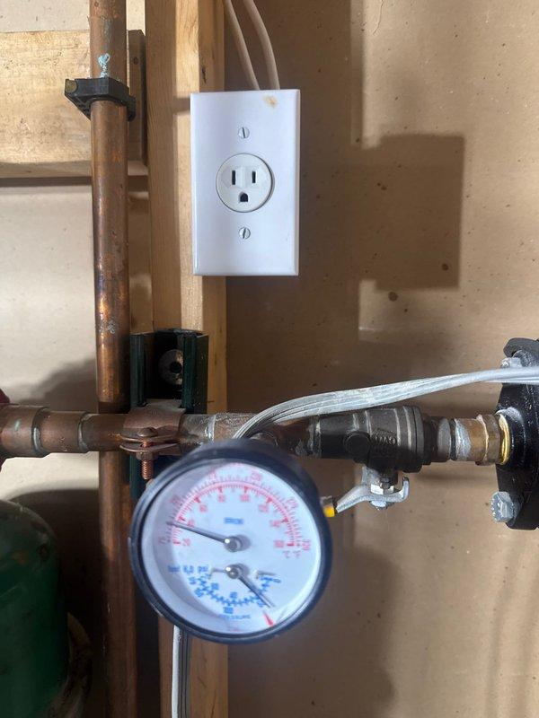 Responded to service call regarding non-functioning in-floor heating system. Diagnosed electrical issue with the outlet powering the circulation pump. Inspected pressure gauges, water heater system, and copper piping network to confirm proper installation. Scheduled electrical department follow-up to replace defective outlet.
