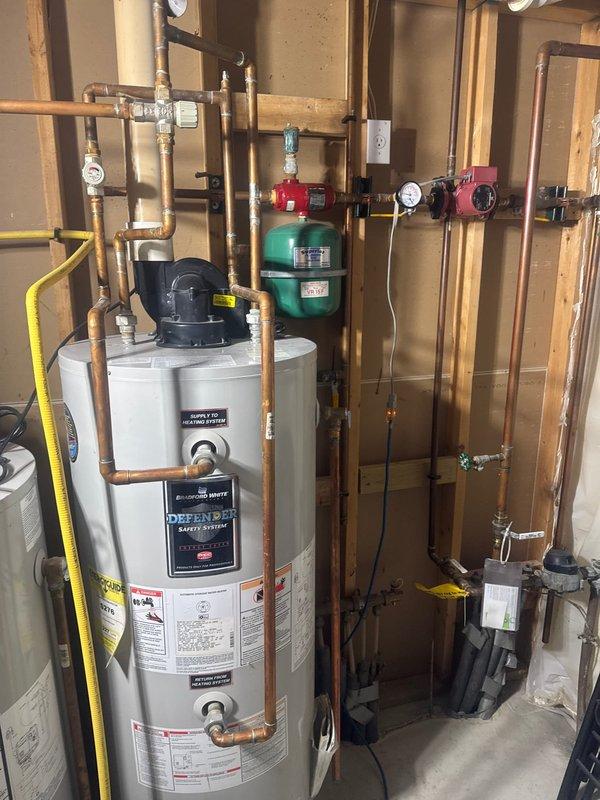 Responded to service call regarding non-functioning in-floor heating system. Diagnosed electrical issue with the outlet powering the circulation pump. Inspected pressure gauges, water heater system, and copper piping network to confirm proper installation. Scheduled electrical department follow-up to replace defective outlet.