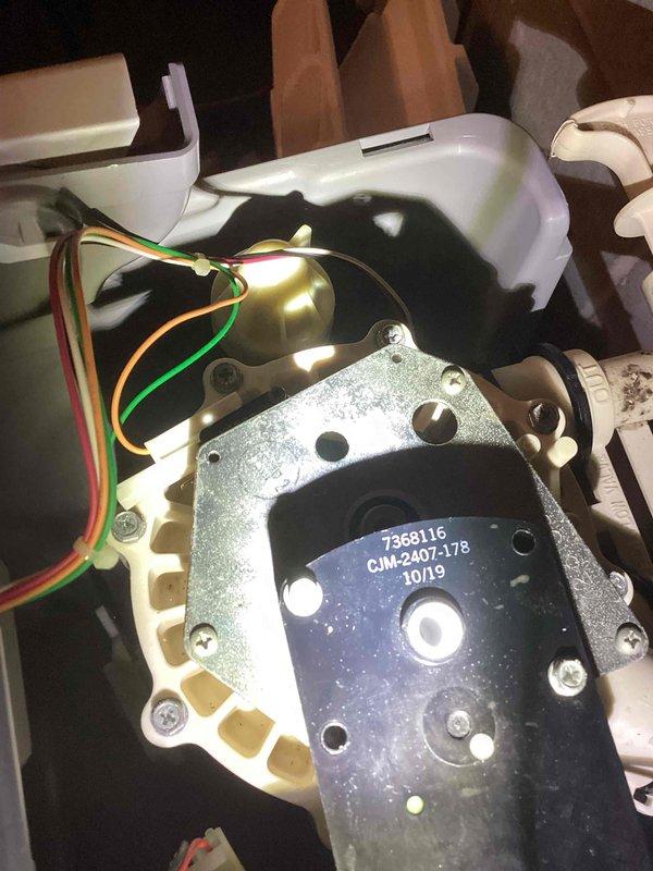 Diagnosed failed water softener system model GXSH40V 01. Identified broken plastic gear on motor assembly (part #CJM2407178/7368116) that prevented proper rotation of softener drum. Customer will obtain replacement part independently for this repair.