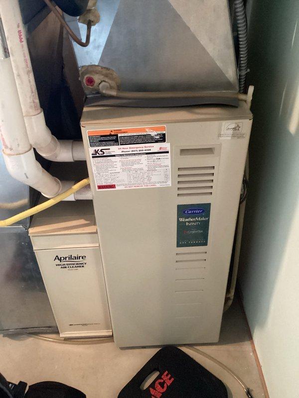 Completed scheduled preventative maintenance agreement service on Carrier WeatherMaker furnace system. Performed comprehensive tune-up with no issues identified. System includes Aprilaire air treatment component and is functioning properly after service.
