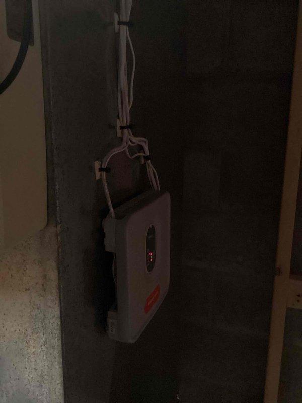 Responded to service call for non-functioning humidifier. Diagnosed failed control board and solenoid. Provided customer education regarding humidifier operation through thermostat. Captured photographic documentation of control components for service records.