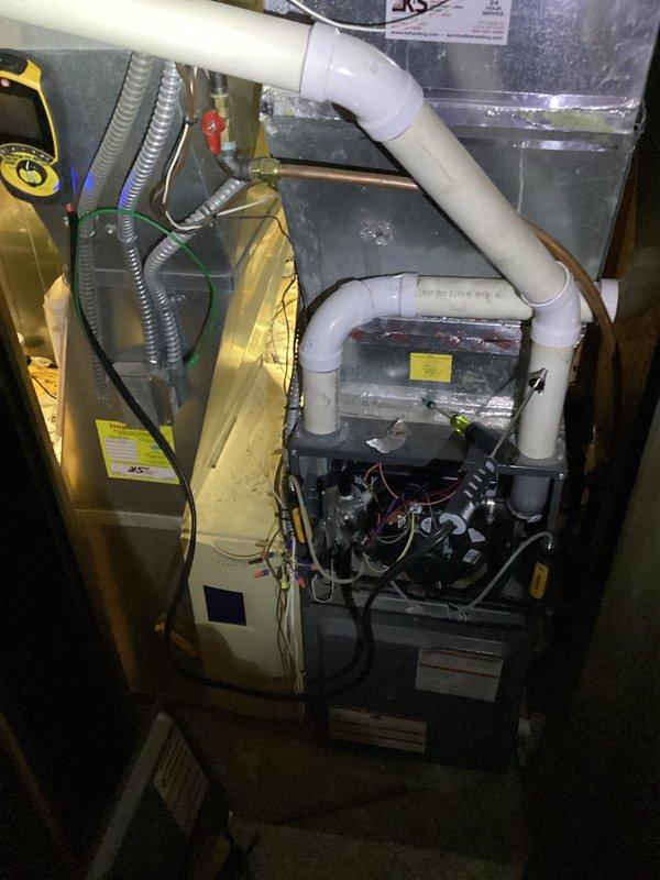 Responded to service call for humidifier leak and air handler tune-up. Diagnosed water draining onto floor from humidifier tube. Replaced humidifier components, cleaned unit, and reinstalled panel. Completed preventative maintenance assessment on air handler using diagnostic equipment to verify proper system operation and efficiency.