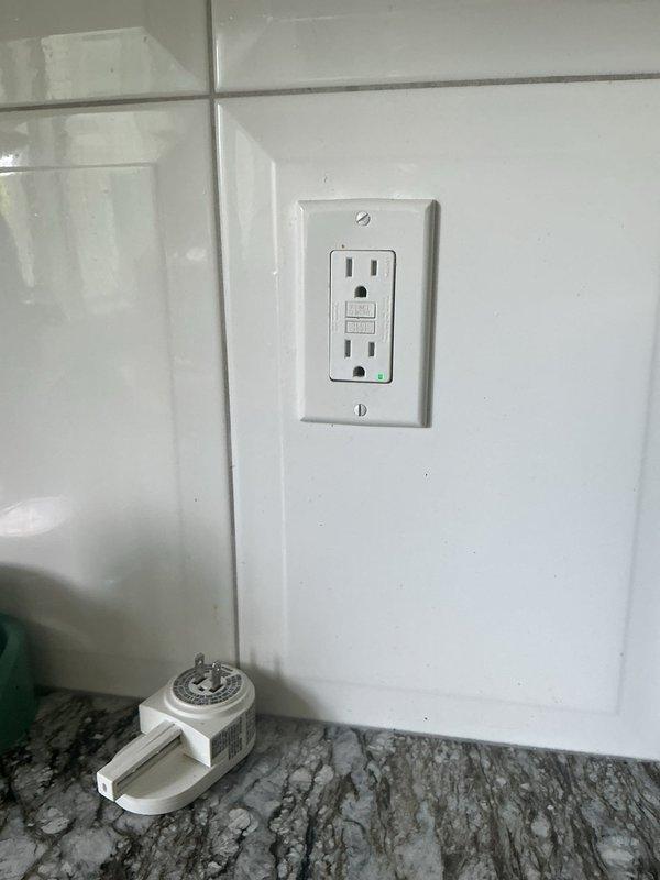 Responded to service call for reported broken outlet. Upon arrival, diagnosed issue as tripped GFCI receptacle. Successfully reset the GFCI device, restoring power to the outlet and verifying proper operation.