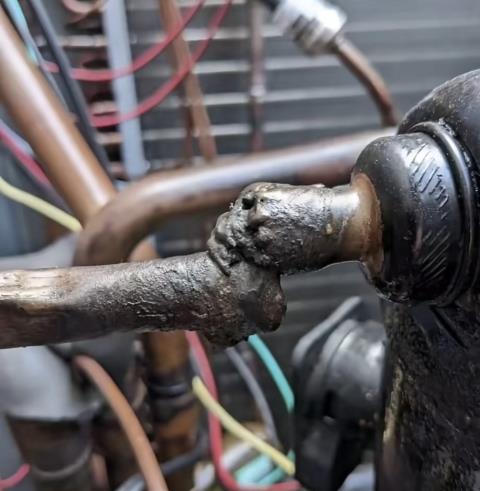 Coeur d'Alene, ID - 
I was called to a home where the AC wasn't cooling. I found a bad compressor and quoted the customer a repair or replacement. The customer opted for the repair, and I'm starting now. Coeur d'Alene, ID - 
I was called to a home where the AC wasn't cooling. I found a bad compressor and quoted the customer a repair or replacement. The customer opted for the repair, and I'm starting now.