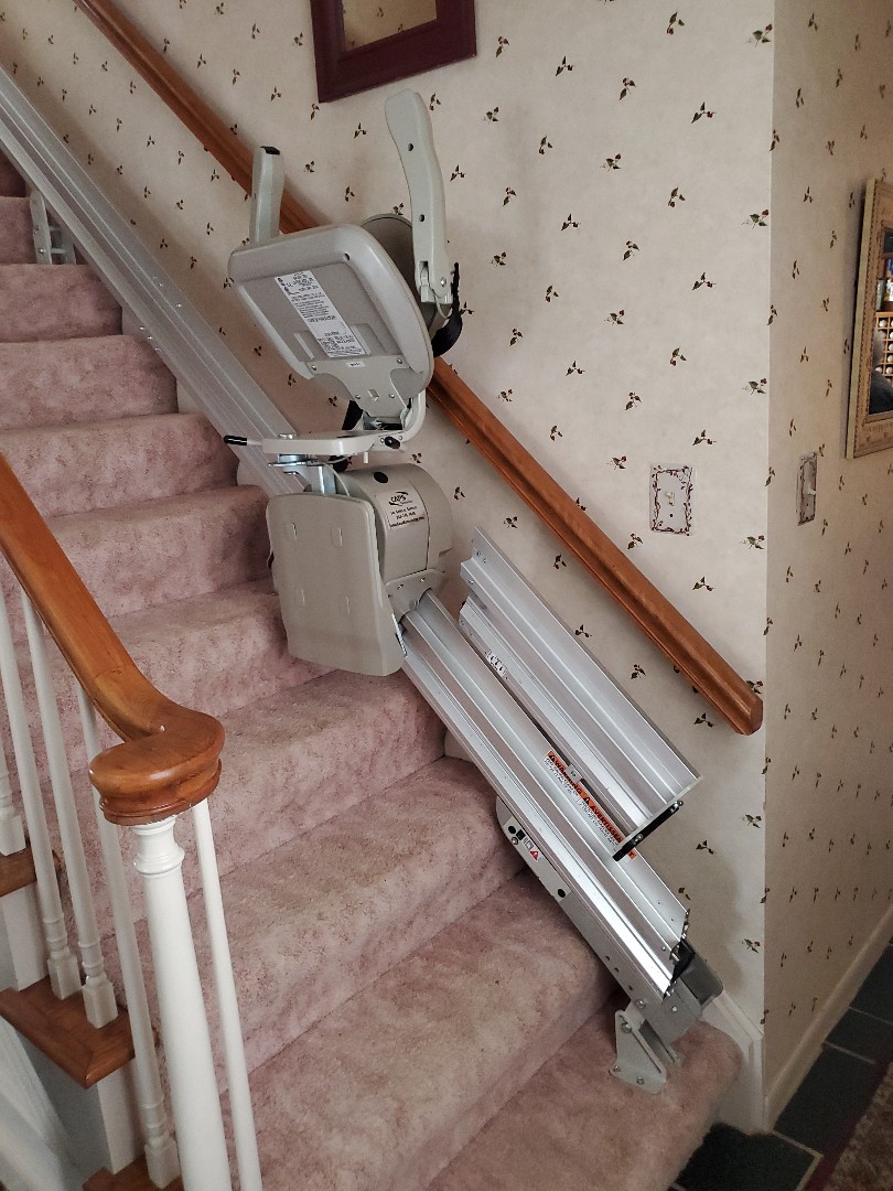 Stairlift lift folding rail