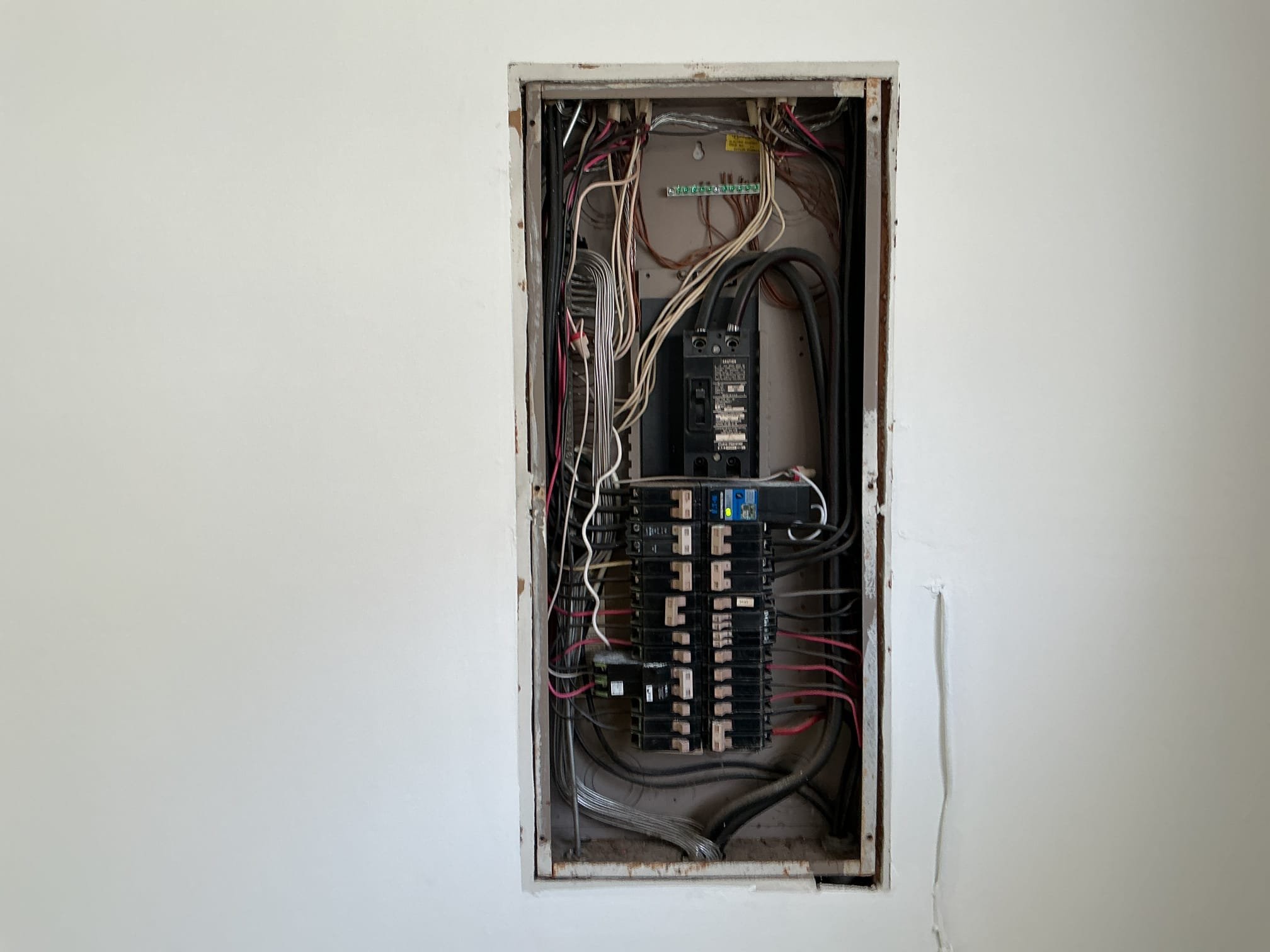 This solution includes the replacement of the damaged breaker.

We have replaced the existing damaged breaker controlling the dryer circuit.