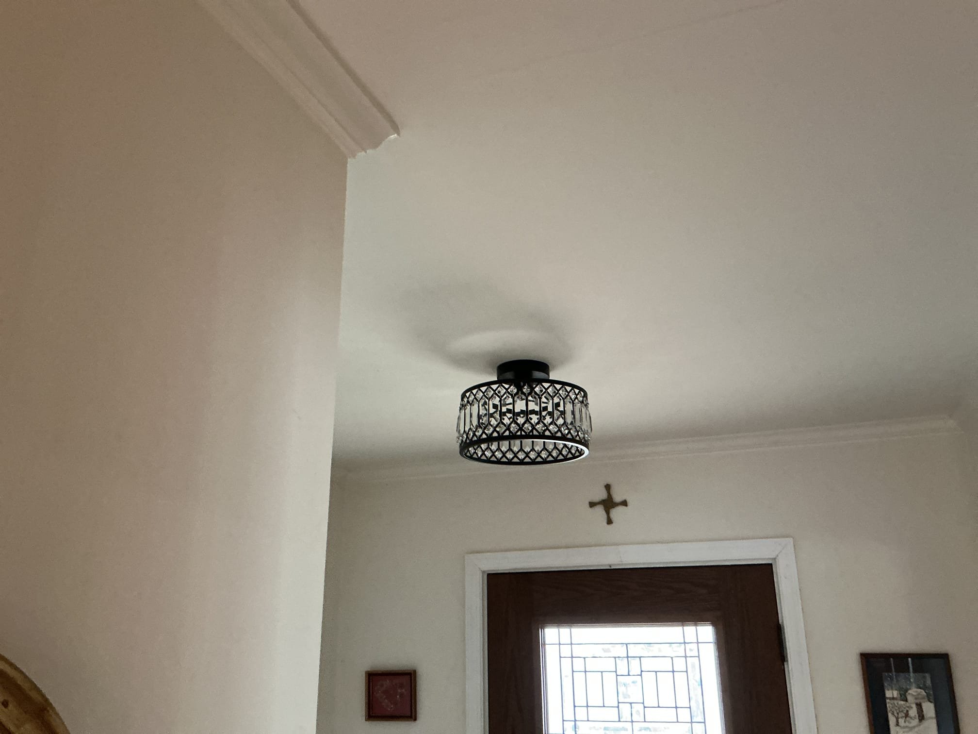 This solution includes the replacement of 7 light fixtures, 4 inside and 3 exterior. Lastly we shall replace the damaged switch at stairs.
We have replaced the 7 existing fixtures and have replaced the damaged switch at stairs.