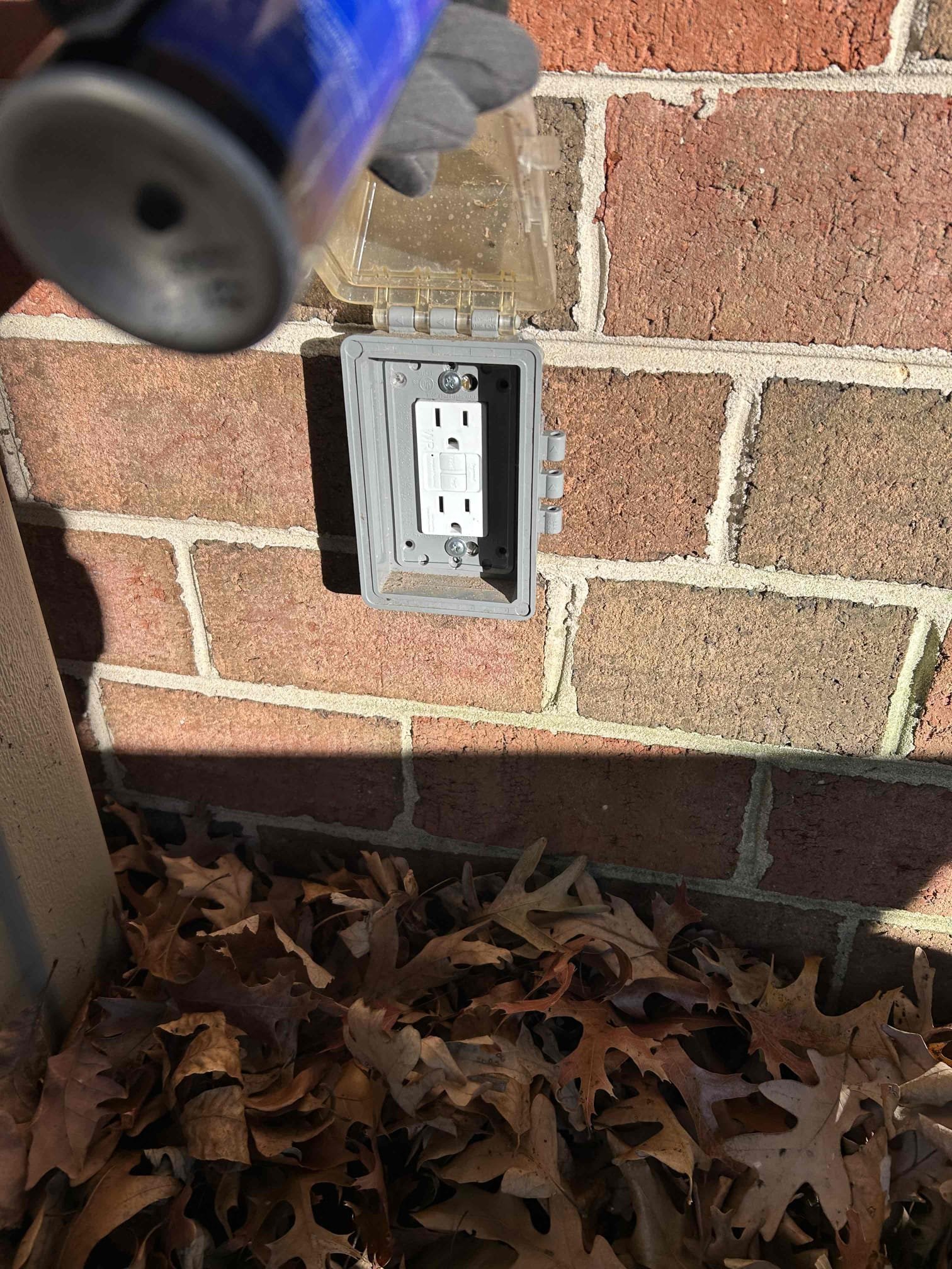 Replace rear weather proof gfci
Replace customer supplied smoke/ carbon monoxide detector
Replace front gfci