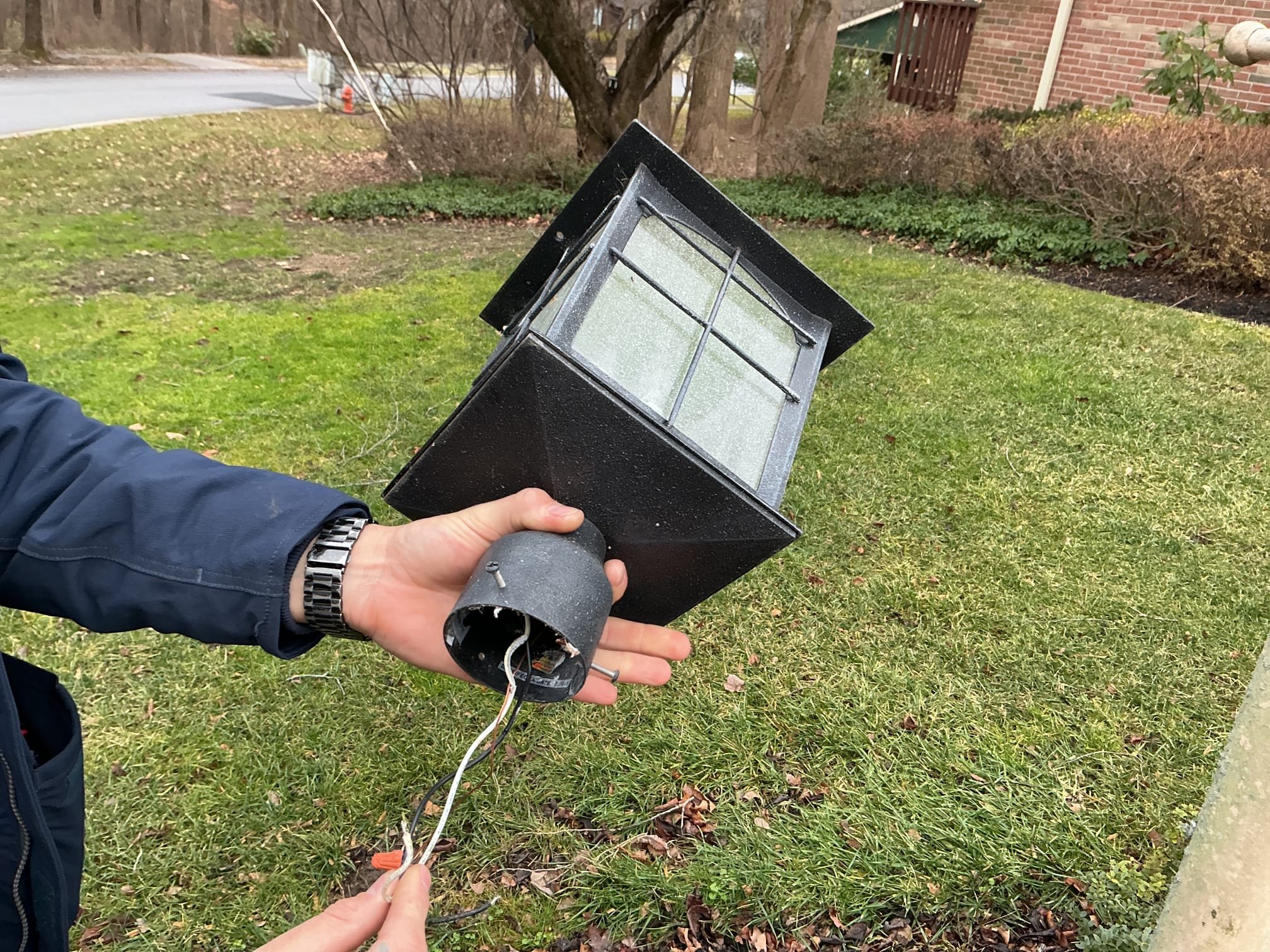 We have replaced the existing damaged bulbs.