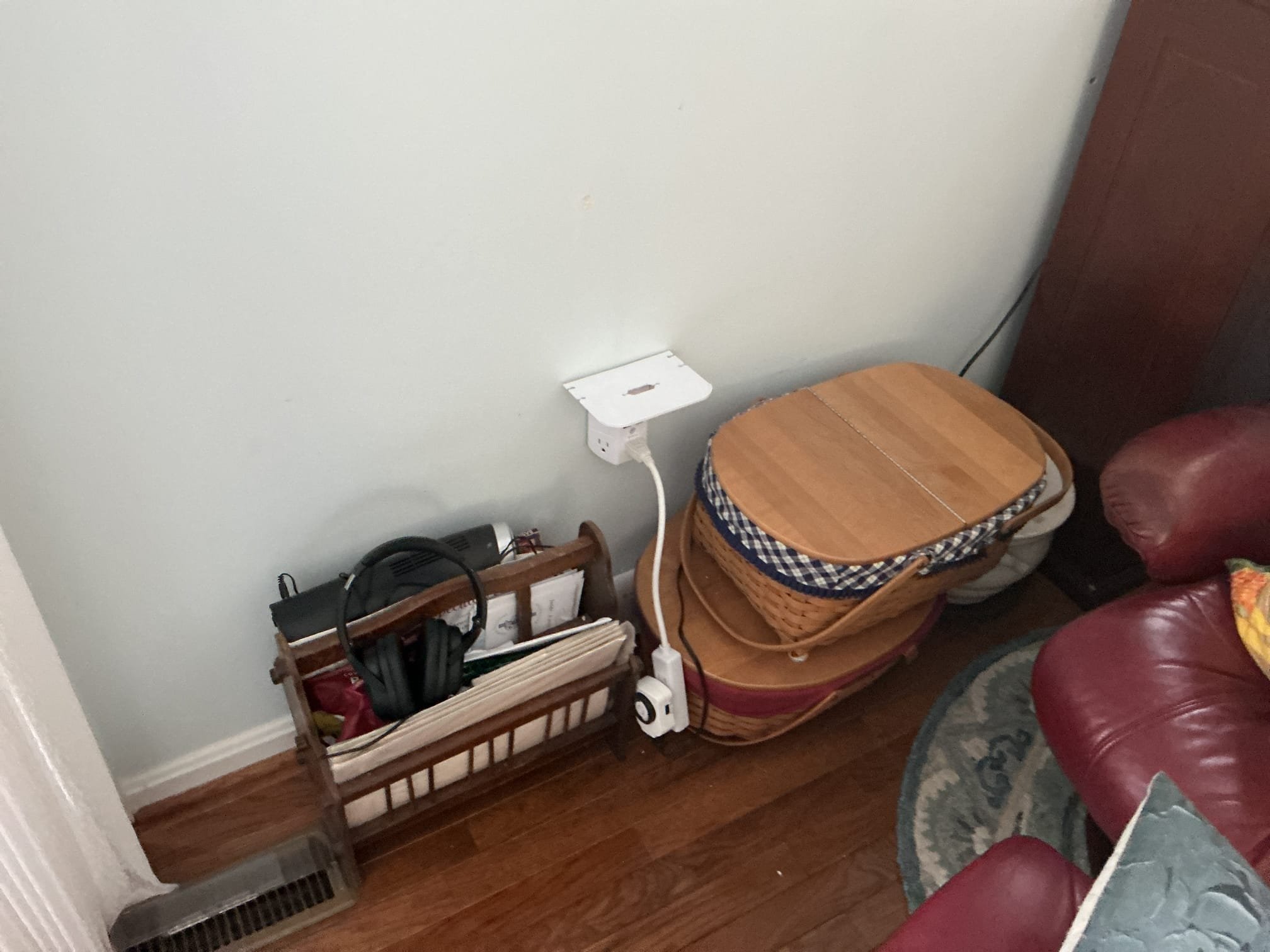 this solution includes the installation of 6 new receptacles in the family room.
We have replaced the 6 receptacles in the family room.