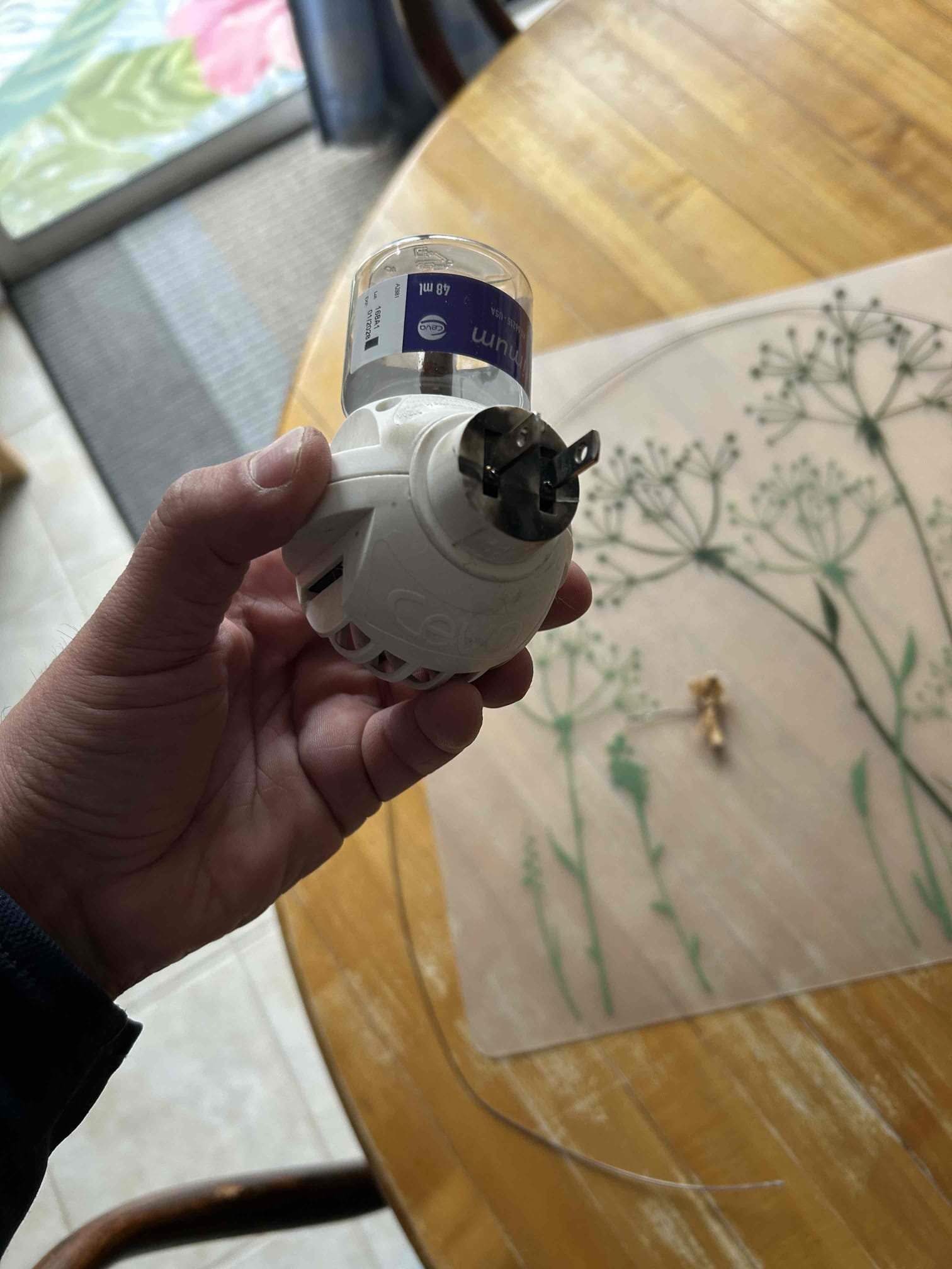 Replace blown receptacle in dinning room