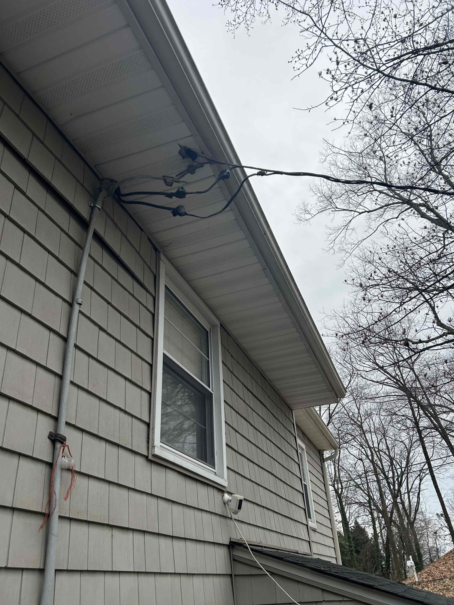 Reason for today’s visit was due to lights flickering throughout the home. Customer stated that he was having flickering throughout the house, but he was noticing it most in the family room. The reason for noticing in the family room so much was due to the amount of lights, and that is the area that they spend the most time in. I went down to the main panel and began a voltage test while customer turned on as heavy electric appliances. I noticed as the 240 V equipment was cycling on and off the voltage was dropping voltage and raising on the other leg back-and-forth.
We then went outside overhead service and noticed that there was multiple clamp connectors on there that were extremely. This issue that he’s having is due to poor connections on the neutral wire that feeds down to the meter.