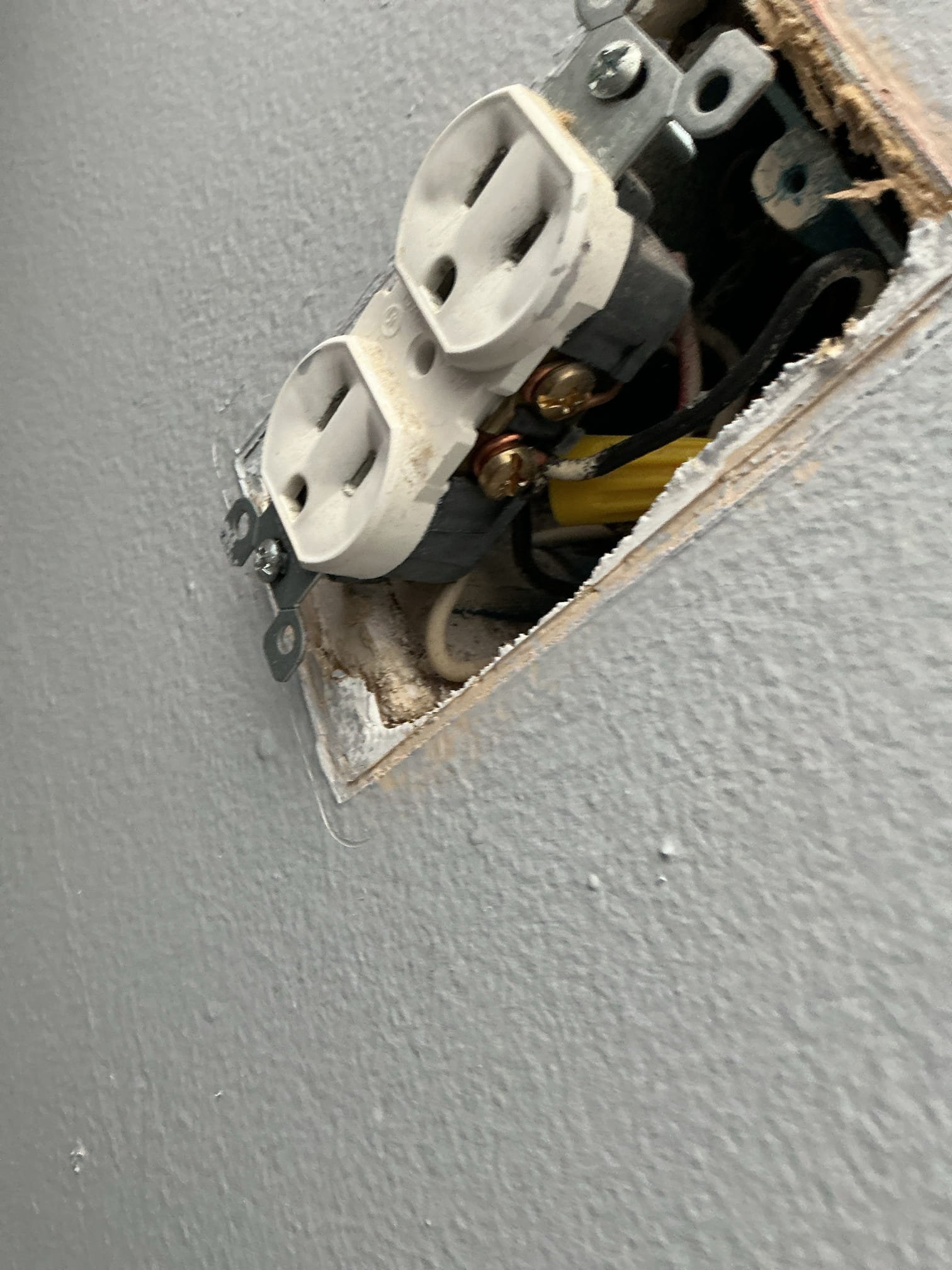 This solution includes the installation of a new single pole switch for the master bedroom and the wiring repair for the secondary bedroom switched receptacle.
We have replaced the existing motor control in the master bedroom controlling the fan/light combo with a new single pole switch. Lastly we have corrected the switch receptacle in the secondary bedroom.