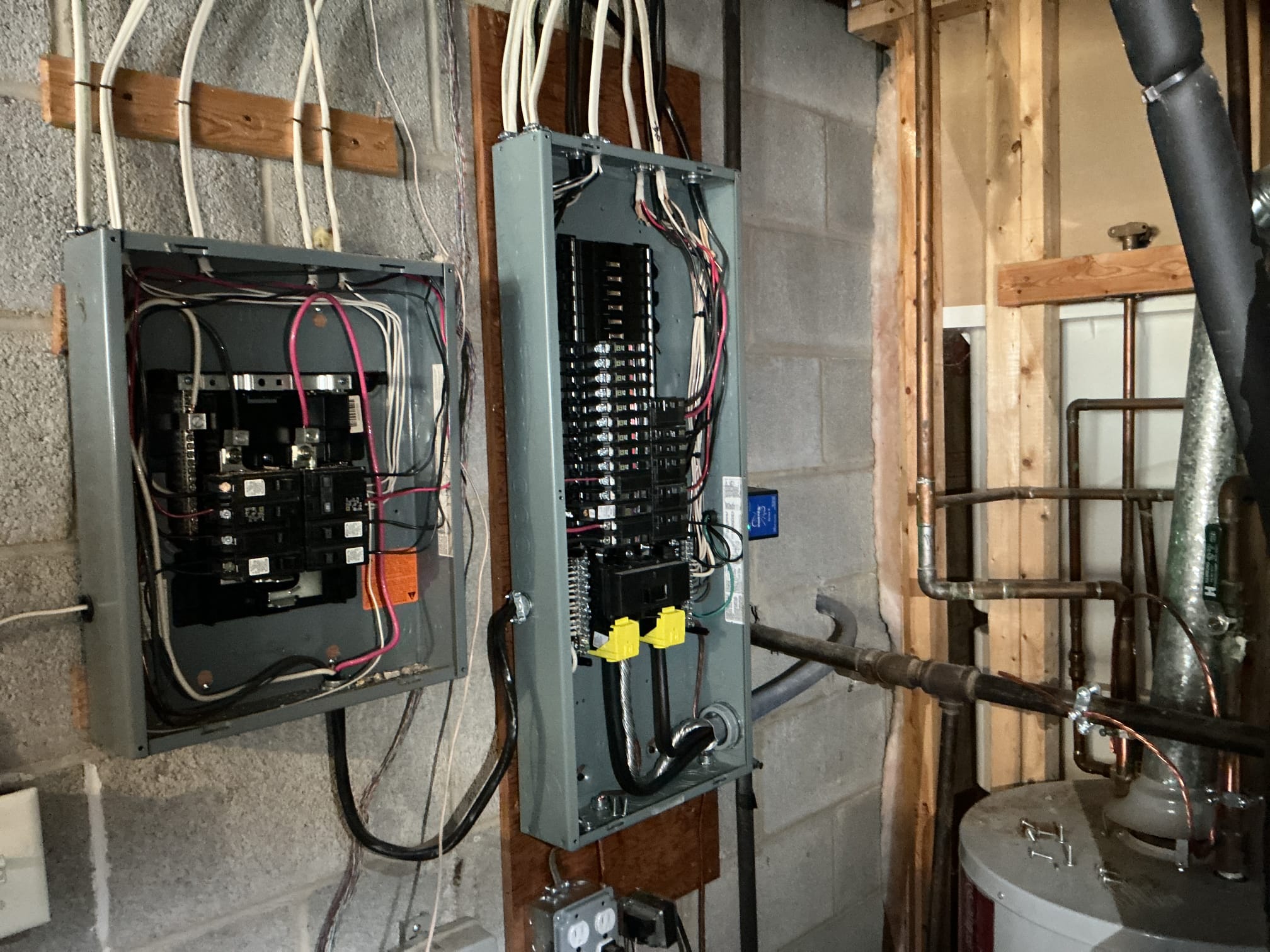 This solution includes the installation of 3 hardwired combo detectors in the home, one per floor.
We have installed the 3 combo detectors in the home.