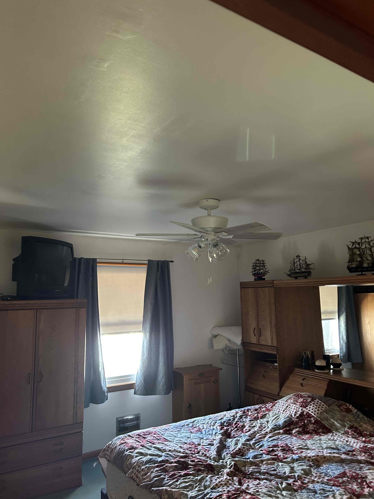 Installation of 4 new customer supplied ceiling fans in new locations on the 1st floor.
-Living room (no switch)
-all 3 bedrooms (using existing switch)
Replace customer supplied bathroom exhaust fan (hallway bathroom)