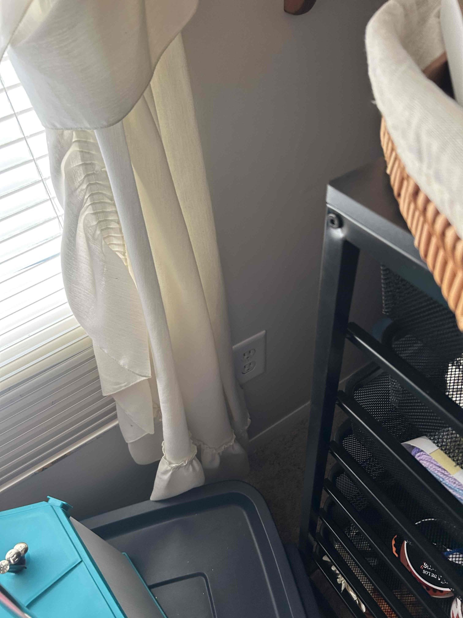 Replace broken outlet
Replaced broken outlet in back left bedroom next to the window.
Well, on site we also installed a standard receptacle plate in the middle bedroom next to the side window