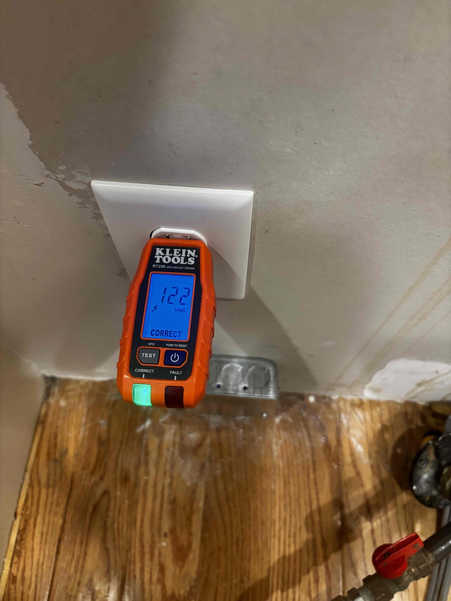 This estimate will involve converting a 240V receptacle to a 120V receptacle. Additionally we will replace the 50A circuit breaker supplying power to the oven with a 15A circuit breaker