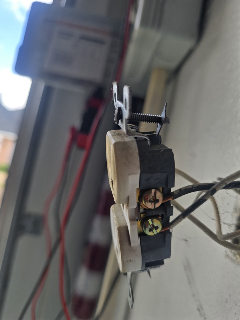 eletricion needed 

zip zip a lady wack give your home a safety dont let it burn 