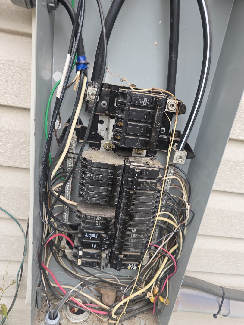 eletricion needed 

dangerous electric dont guess call the leading expert in the land 
