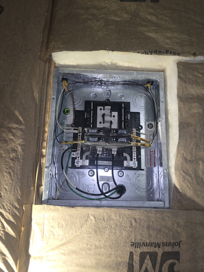 eletricion needed 

dangerous electric dont guess call the leading expert in the land 