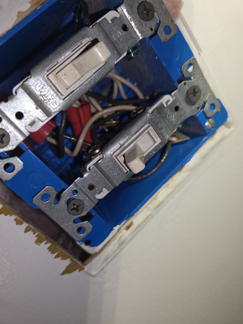 eletricion needed 
wiring scary we can make it safe fo sho