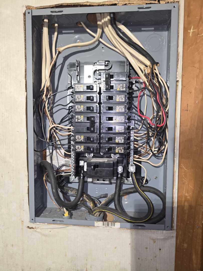 eletricion needed 
hot wires hot days be careful 