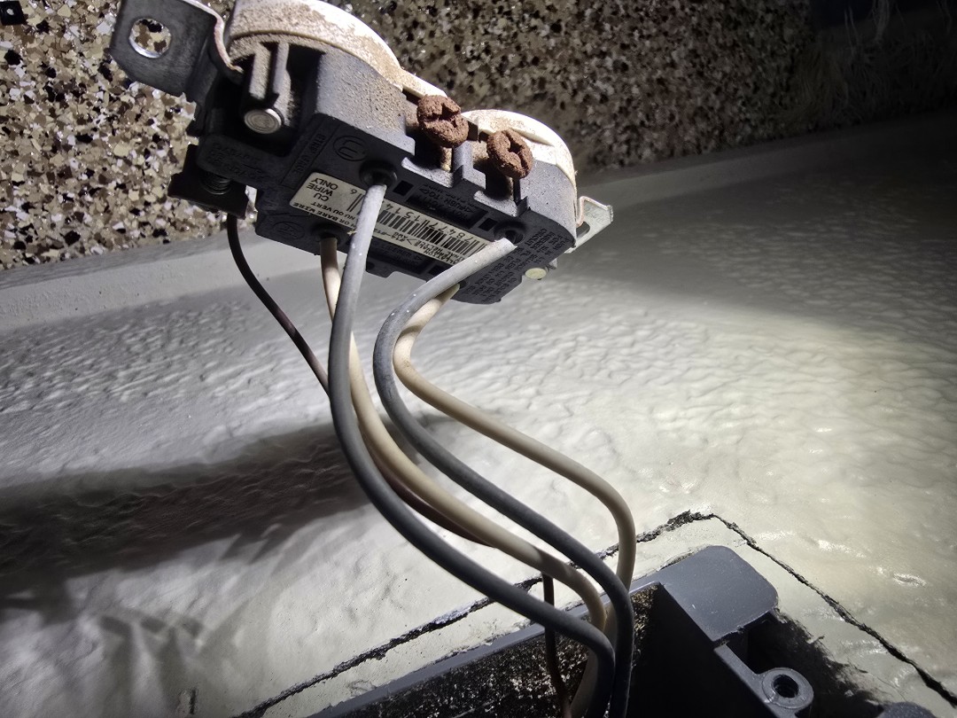 eletricion needed 
breakers weather heads meter blinking lights ceiling fans we got you
