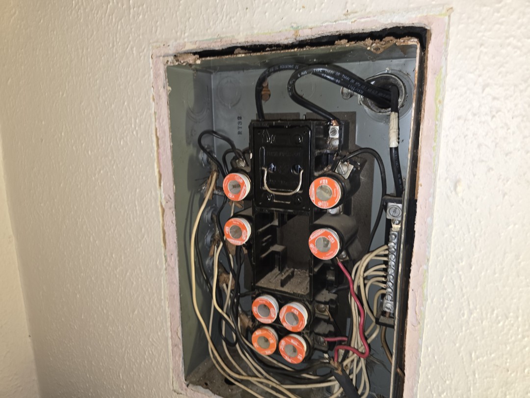 eletricion needed 

nreaker panels smell burning or smoke fuse boxes all that we got cha