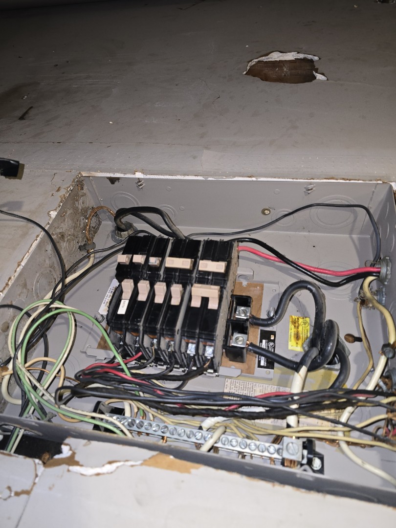 eletricion needed 
we do breakerrs panels meters grounding and bonding switches and plugs you name and we will get er done 