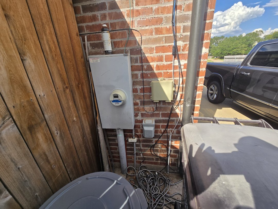eletricion needed 

Like the breaker panels electrical outlets lights solar lights dust Tilda lights spotlights floodlights ring cameras speakers dope bells
 Generators, the generator maintenance electrical servicing, repair blinken lights. We can help give us a call