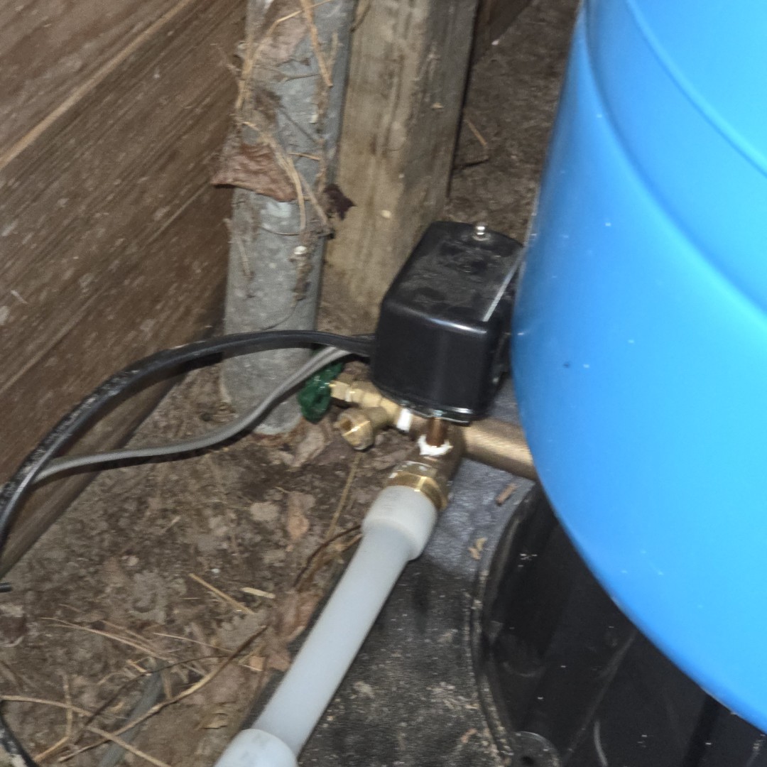 Sewer well tank and outdoor plug
