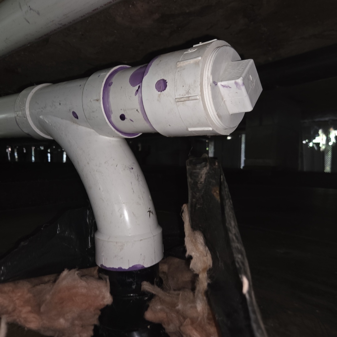 Sewer well tank and outdoor plug
