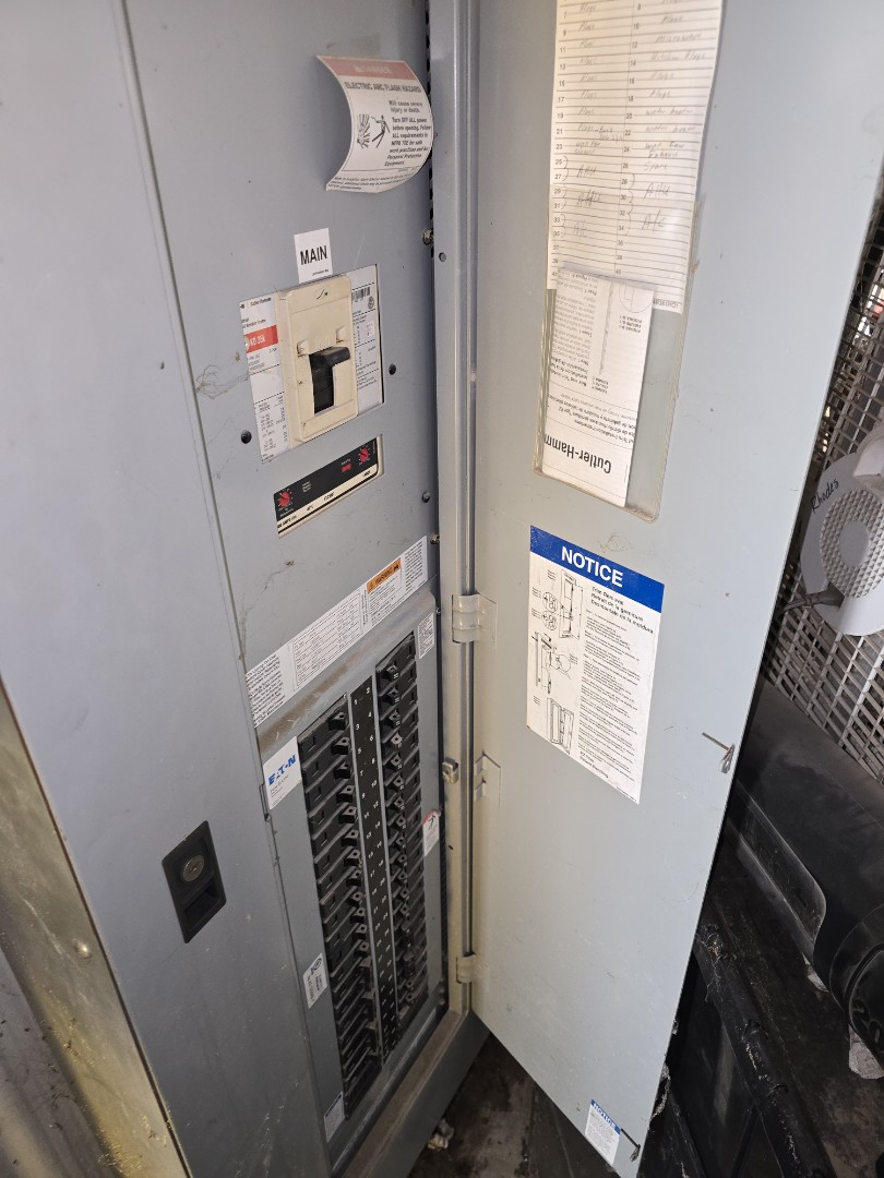 eletricion needed 
Breaker panel generators.
 Light switches wall outlets sparking heat smoke
 All things electric, give us a call. We do it all let's goooooooo