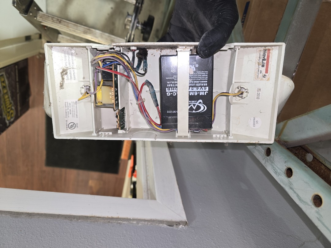 eletricion needed 
Breaker panel generators.
 Light switches wall outlets sparking heat smoke
 All things electric, give us a call. We do it all let's goooooooo