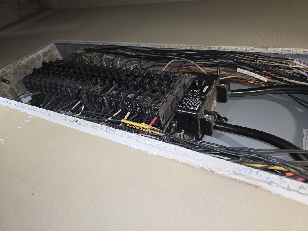 eletricion needed 
we do it allpanels lights switches breakers all dat stuff baby 