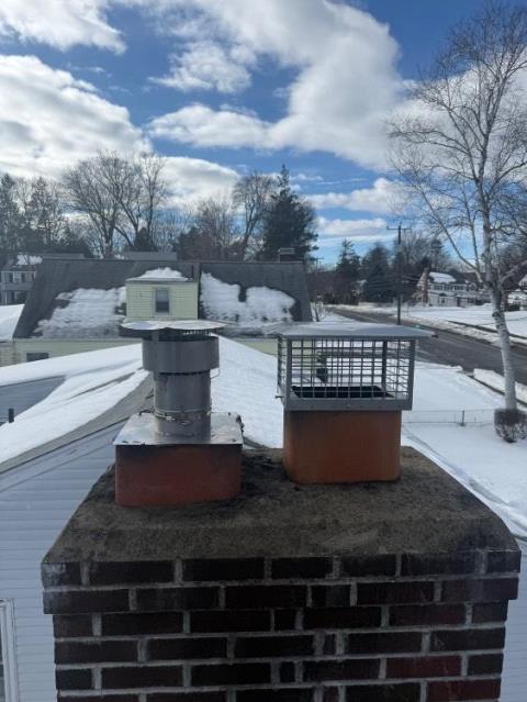 We found condensation damage deteriorating the interior flue liner, restricting draft and risking carbon monoxide intrusion. We installed a UL-listed 316L stainless steel liner system to restore safe, proper venting.