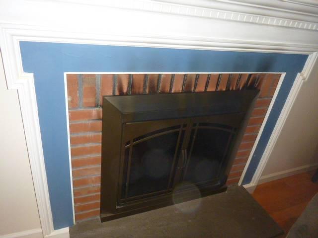 We removed the existing log set and prepared the fireplace for a new gas insert system. We installed a Regency GI-29 insert with liners and finished crown sealing.