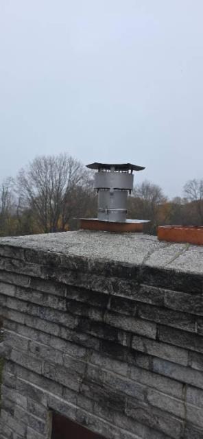 In Newtown, CT, We installed a UL Listed stainless steel 316L Smoothwall liner system to replace the deteriorated flue. A new stainless steel rain cap was also installed for protection and safety.
