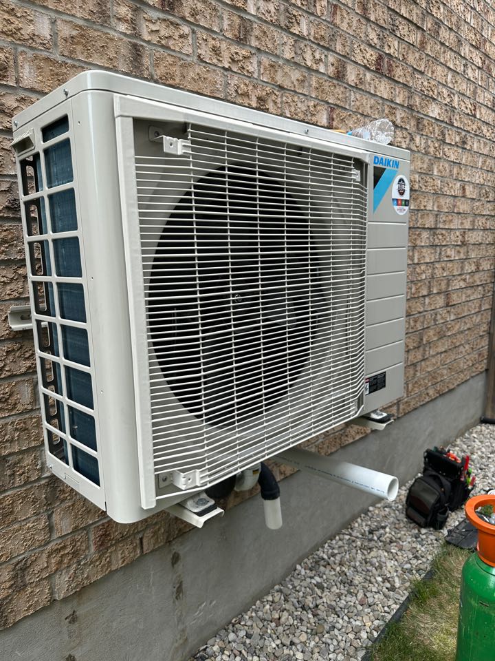 Breslau, ON - Service repair on diakin heat pump  Breslau, ON - Service repair on diakin heat pump