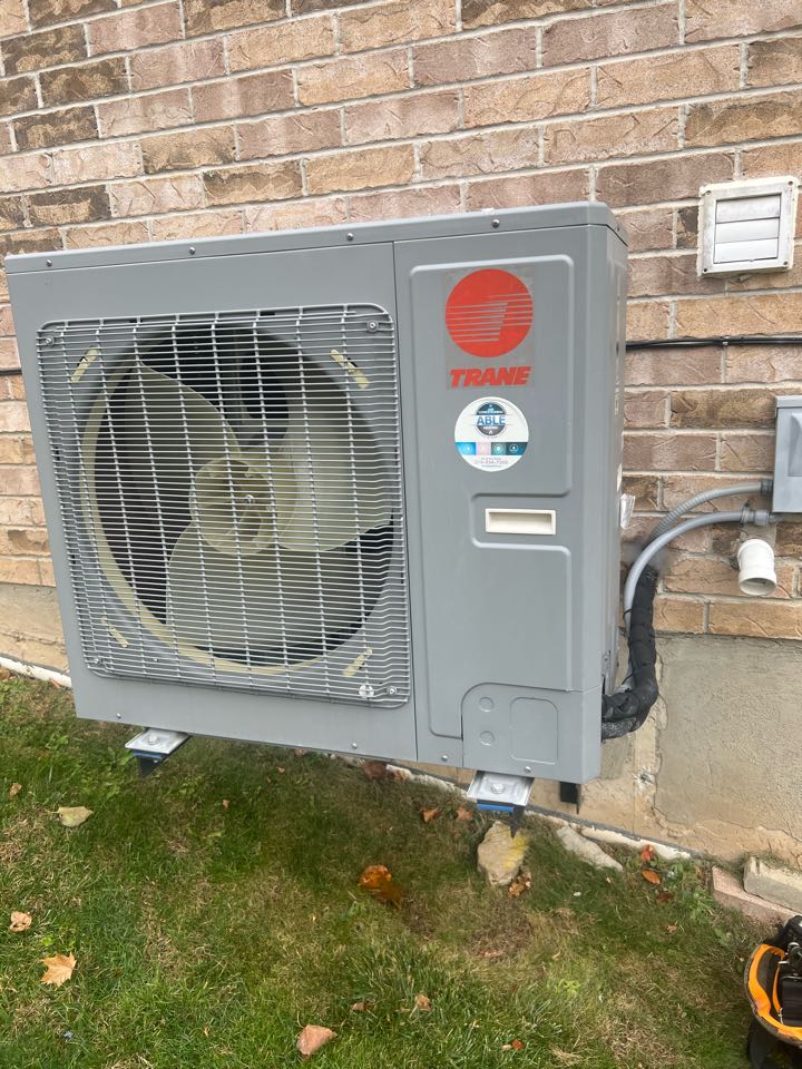 Servicing a heat pump for a family in Baden 