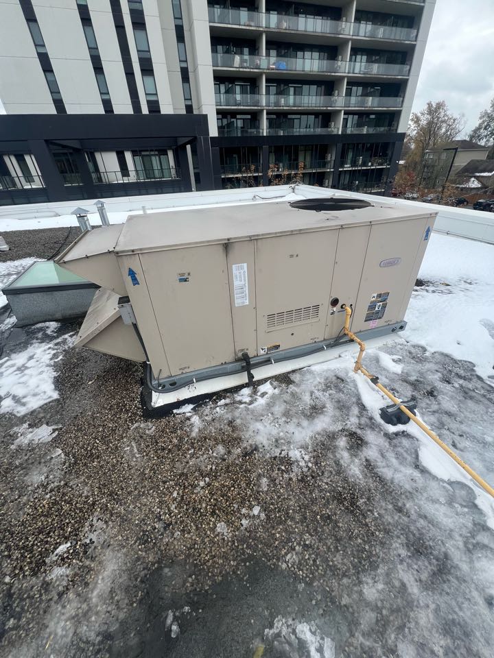 Servicing a Lennox rooftop unit for a business in the Centreville area of Kitchener 