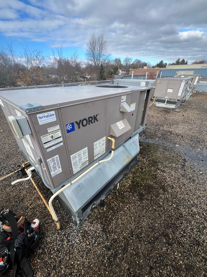 Servicing rooftop unit for a dental office in Kitchener 