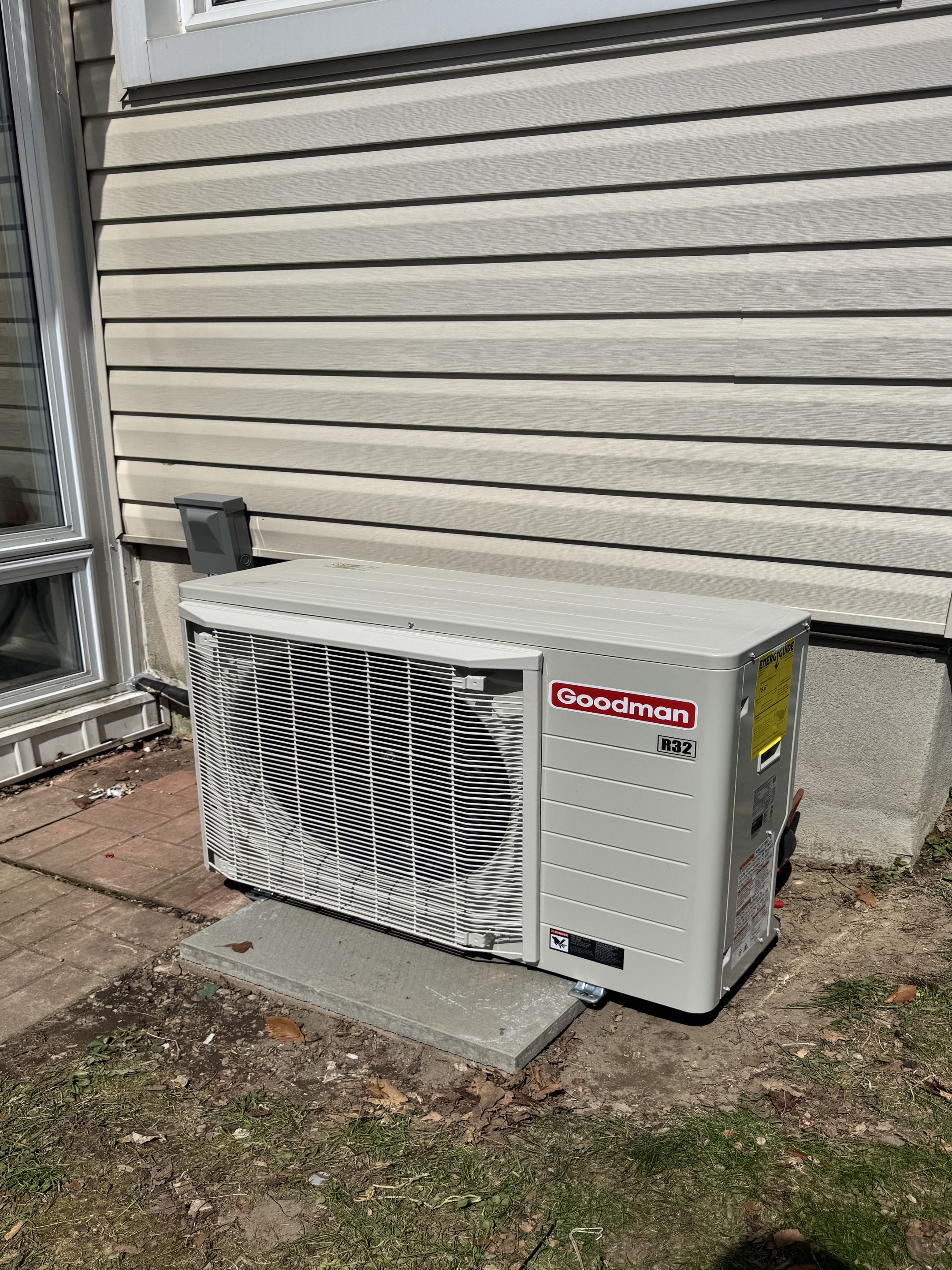 Side discharge AC