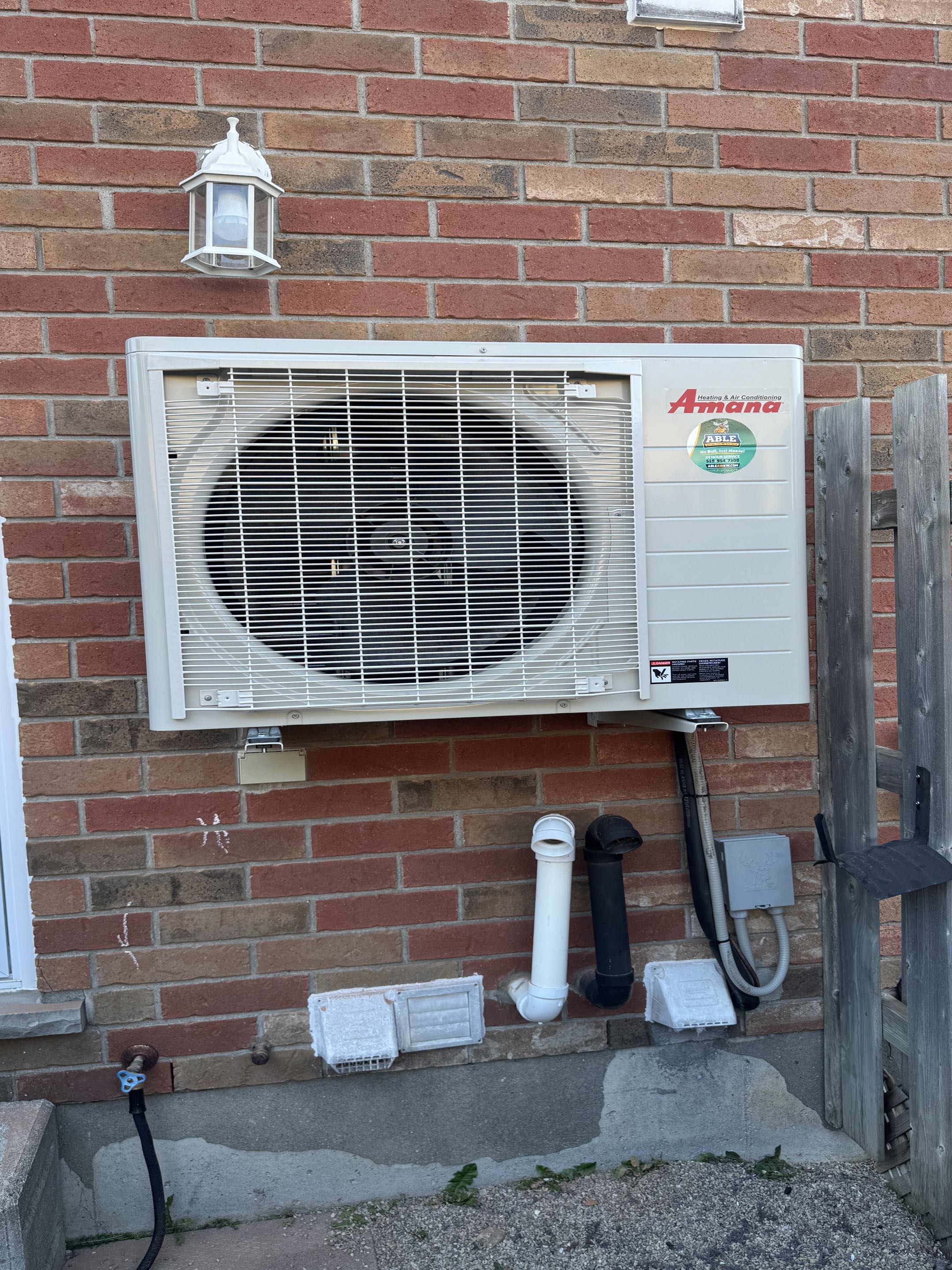 Side discharge AC