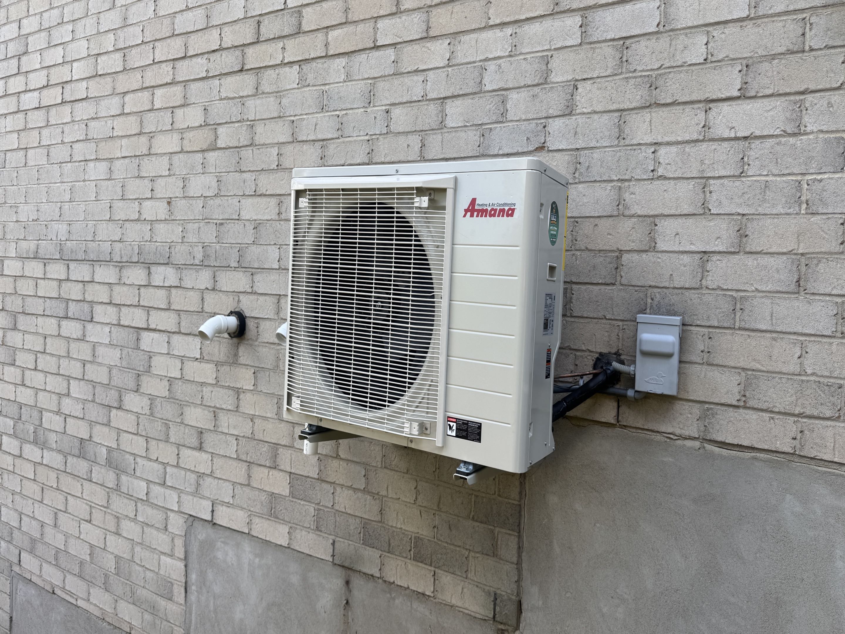 Side discharge AC