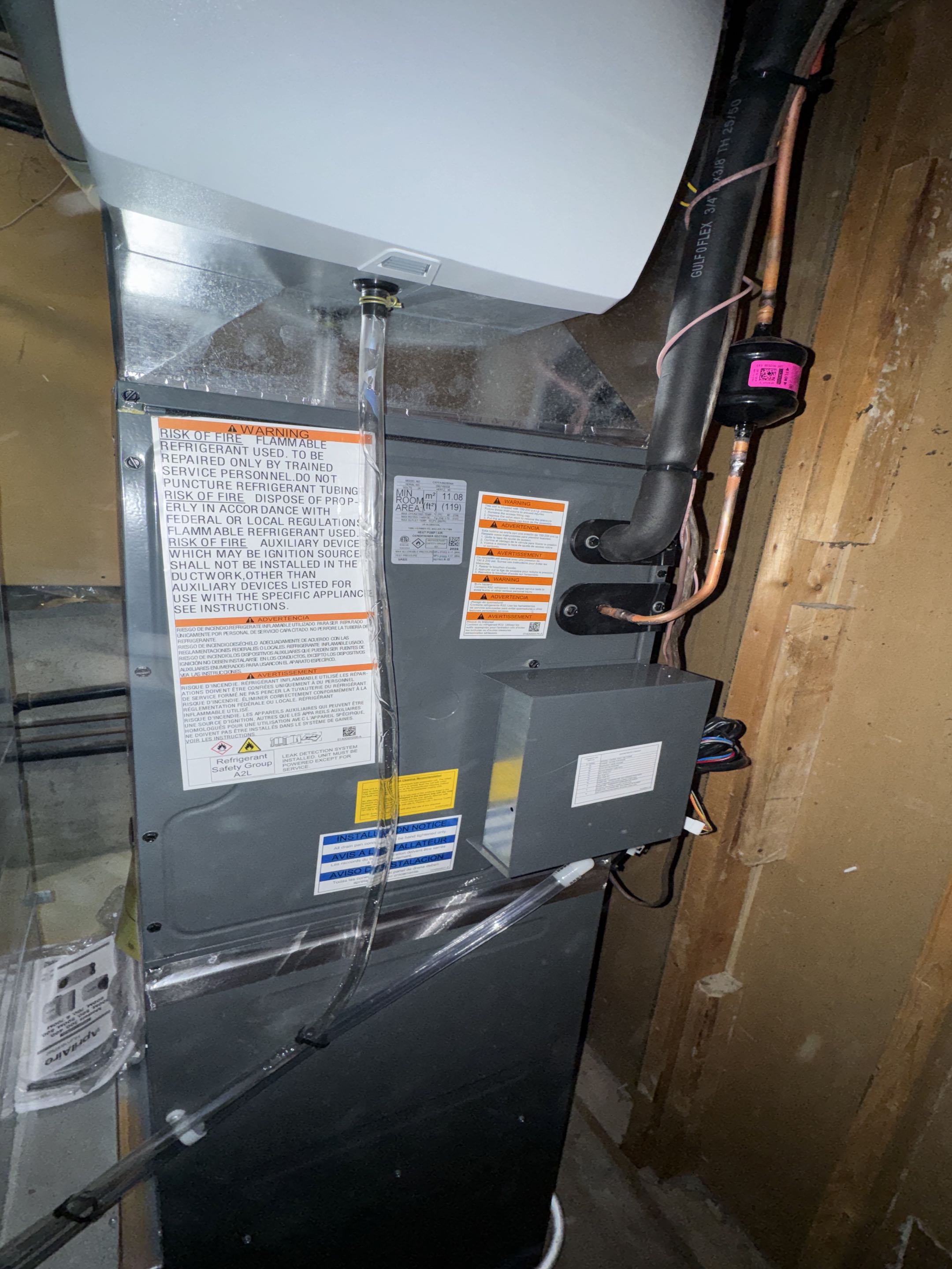 Heat pump and humidifier 