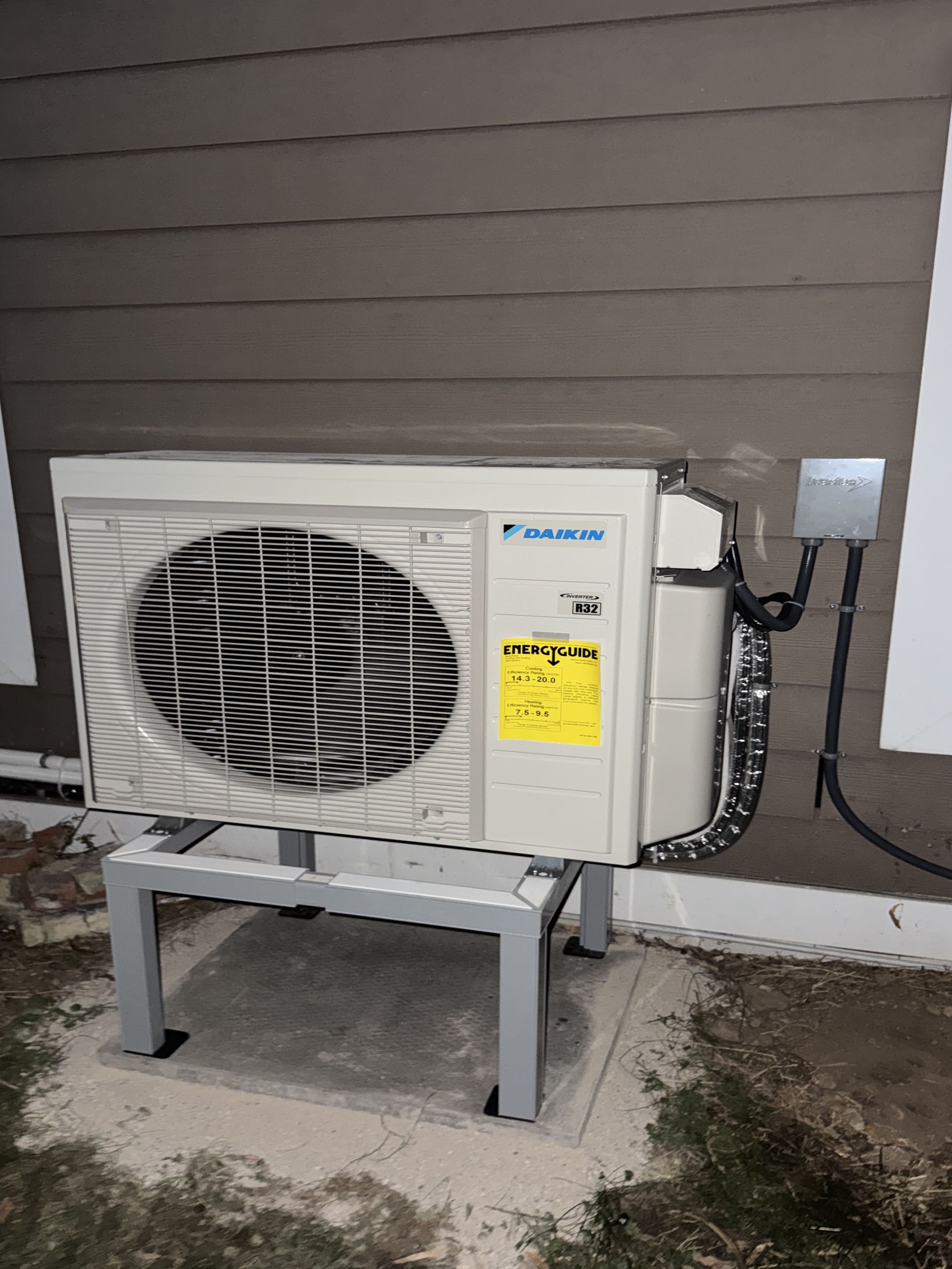 Ductless mini split Daikin