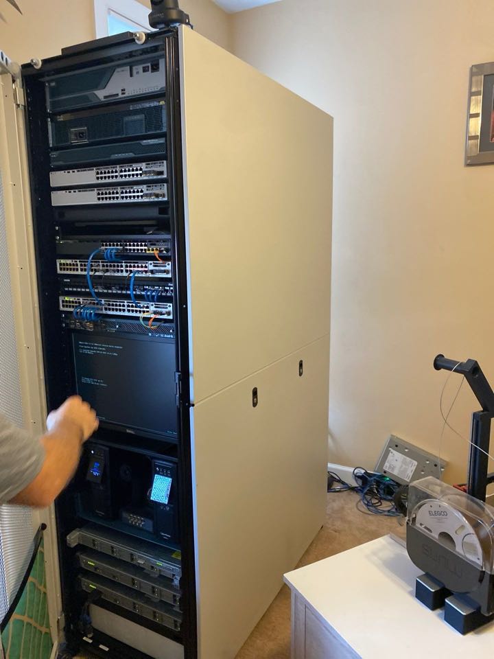 Installed receptacle for servers