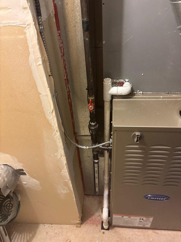 Successfully installed a new Carrier furnace system in the utility room, connecting all necessary ductwork, drainage pipes, and electrical components. Installation included proper mounting of the unit, connection of PVC drainage system, and verification of all ventilation paths to ensure optimal system performance.
